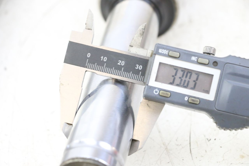 photo de FOURREAU FOURCHE HONDA NES AROBASE 125 (2000 - 2003) - Zoom état d’usage