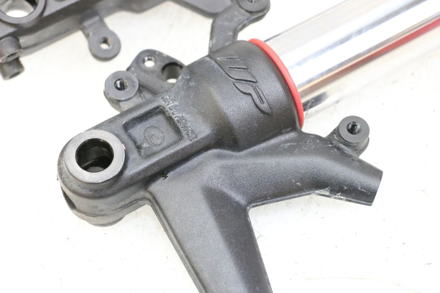 photo de FOURREAU FOURCHE HUSQVARNA SVARTPILEN 401 (2018 - 2023) - Détails caractéristiques