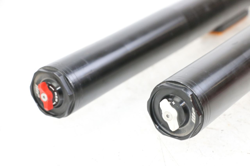 photo de FOURREAU FOURCHE HUSQVARNA SVARTPILEN 401 (2018 - 2023) - Points de fixation