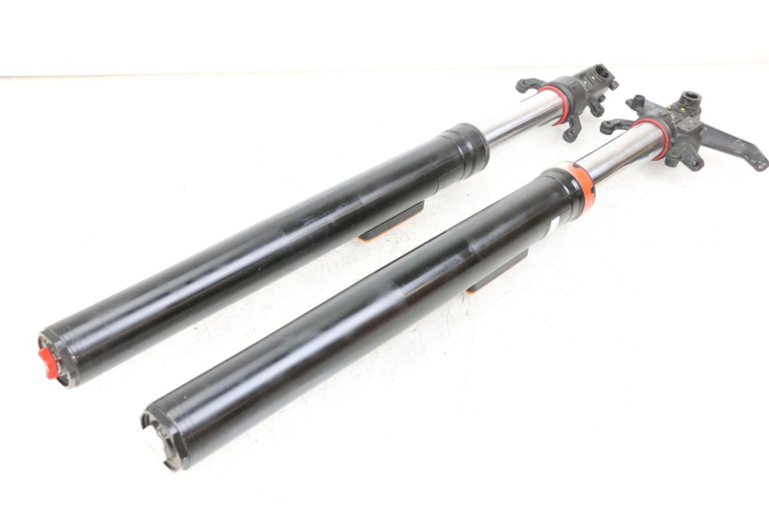 photo de FOURREAU FOURCHE HUSQVARNA SVARTPILEN 401 (2018 - 2023) - État de surface