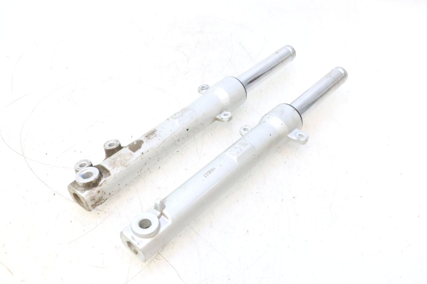 photo de FOURREAU FOURCHE PEUGEOT KISBEE 2T 50 (2010 - 2017) - Gros plan technique