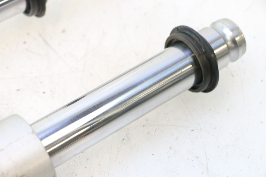 photo de FOURREAU FOURCHE PEUGEOT KISBEE 2T 50 (2010 - 2017) - Gros plan technique