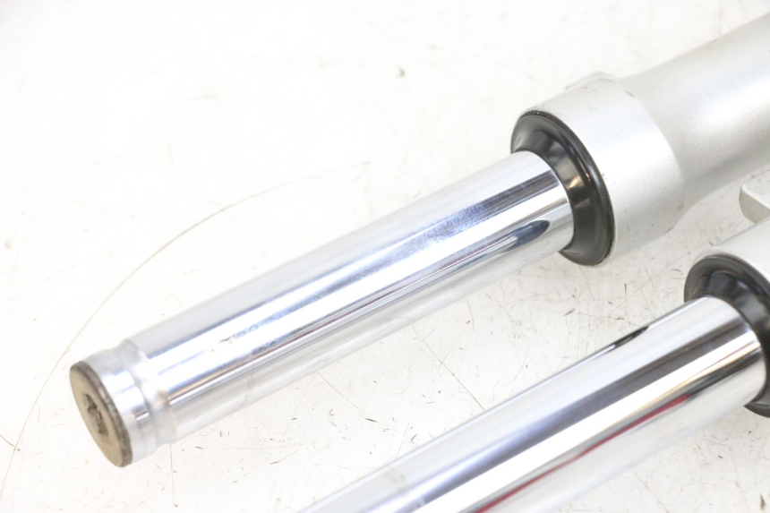 photo de FOURREAU FOURCHE KYMCO LIKE 125 (2009 - 2016) - Points de fixation