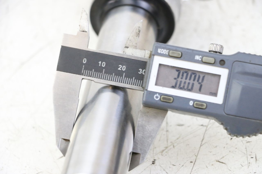 photo de FOURREAU FOURCHE LONGJIA SHARPY 125 (2020 - 2024) - Gros plan technique