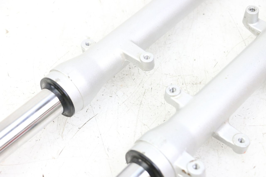 photo de FOURREAU FOURCHE LONGJIA SHARPY 125 (2020 - 2024) - Points de fixation