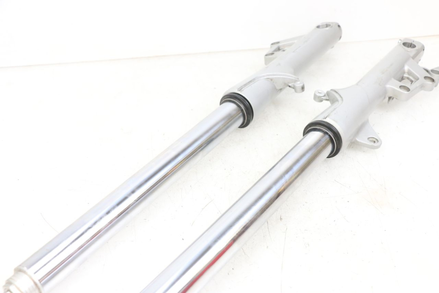 photo de FOURREAU FOURCHE MOTO GUZZI NORGE 8V GT 1200 (2011 - 2016) - Zoom état d’usage