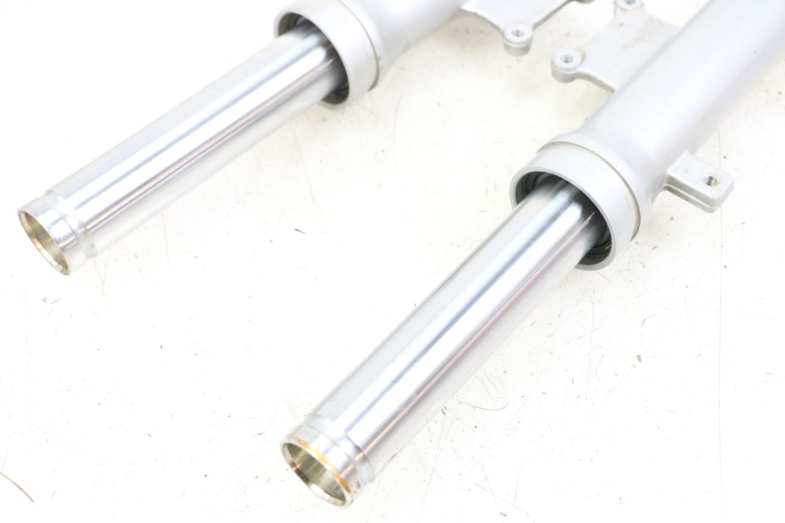 photo de Fork tube SYM ORBIT 50 (2008 - 2010) - Gros plan technique