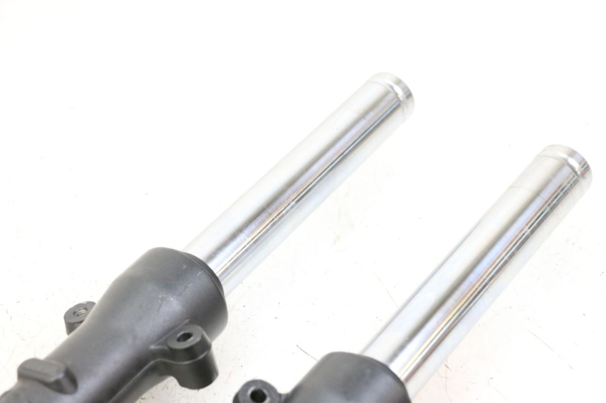 photo de FOURREAU FOURCHE HONDA PCX (JF57/JF64) 125 (2014 - 2018) - Gros plan technique