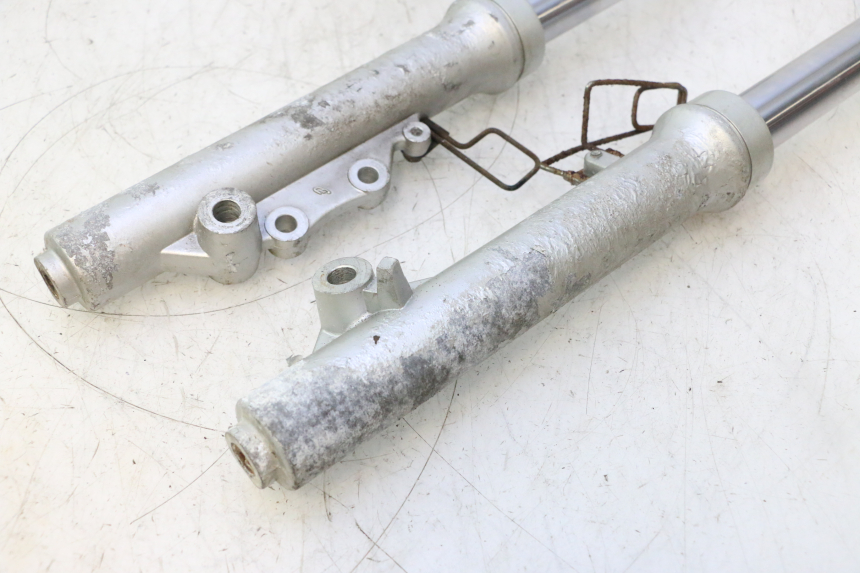 photo de FOURREAU FOURCHE YIYING RETRO 125 (2008 - 2018) - Points de fixation