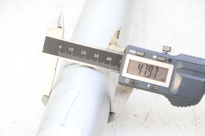 photo de FOURREAU FOURCHE APOLLO RFZ 125 - Gros plan technique