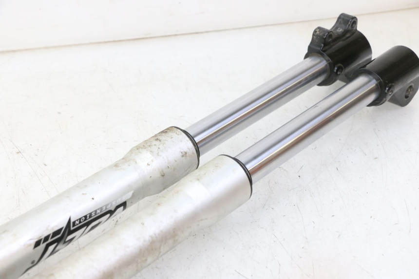 photo de FOURREAU FOURCHE APOLLO RFZ 150 - Gros plan technique