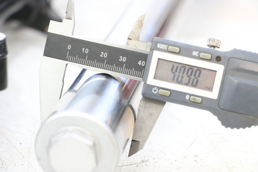 photo de FOURREAU FOURCHE ROYAL ENFIELD CONTINENTAL GT 650 (2019 - 2024) - Points de fixation