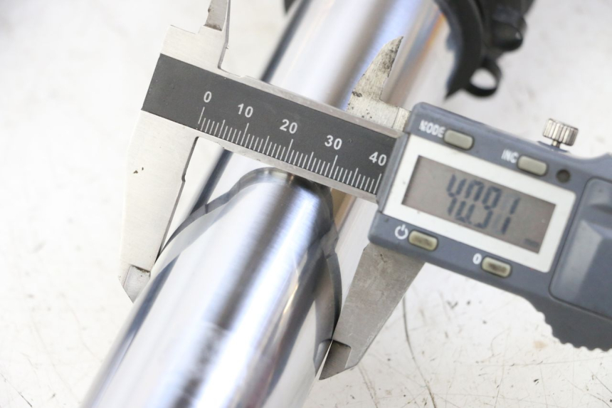 photo de FOURREAU FOURCHE ROYAL ENFIELD SCRAM 411 (2022 - 2024) - Détail de la pièce