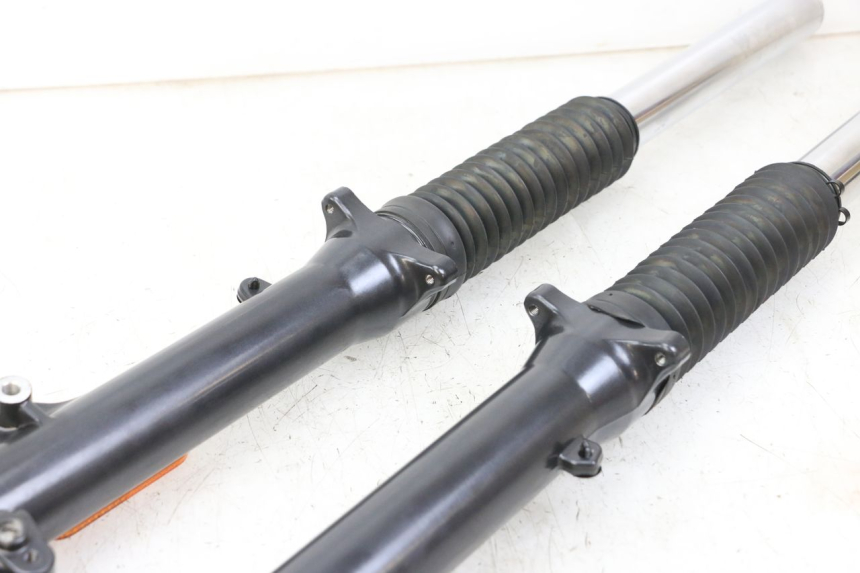 photo de FOURREAU FOURCHE ROYAL ENFIELD SCRAM 411 (2022 - 2024) - Vue d’ensemble