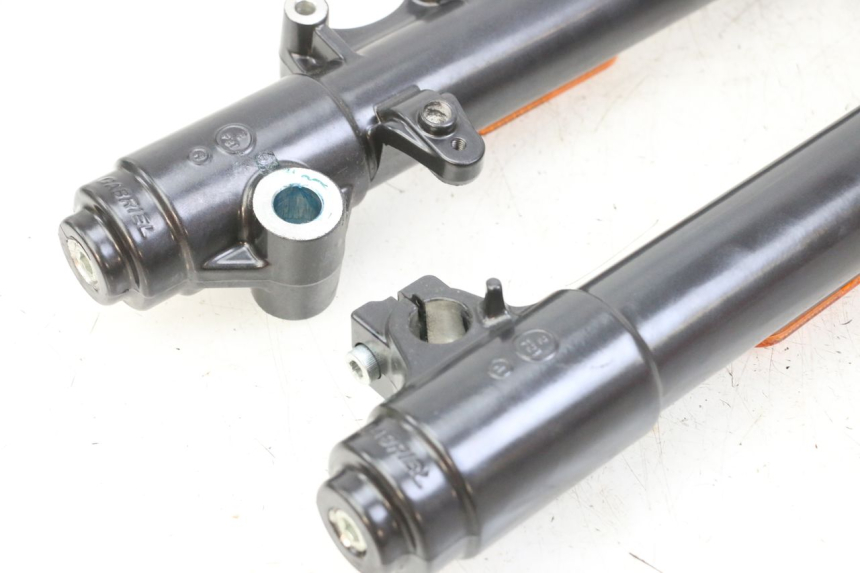 photo de FOURREAU FOURCHE ROYAL ENFIELD SCRAM 411 (2022 - 2024) - Points de fixation