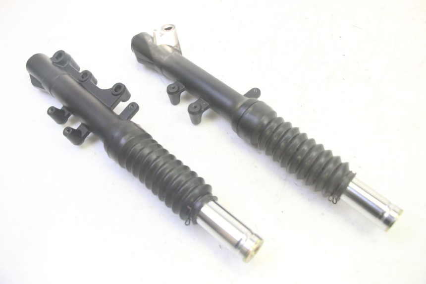 photo de FOURREAU FOURCHE JM MOTORS SANTANA EVO 50 (2024 - 2026) - Gros plan technique