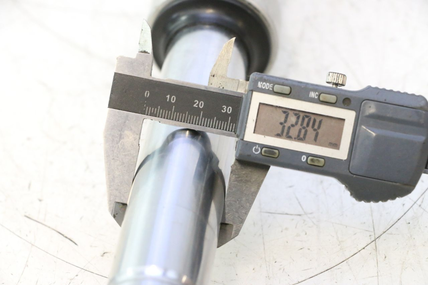 photo de FOURREAU FOURCHE HONDA SH 125 (2001 - 2003) - Pièce contrôlée