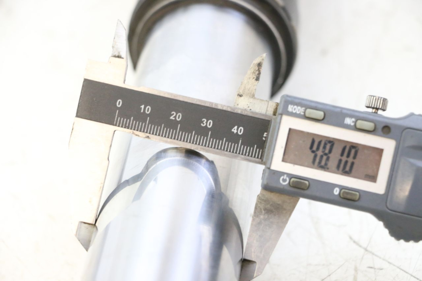 photo de FOURREAU FOURCHE KTM SUPERENDURO R 950 (2005 - 2009) - Détail de la pièce