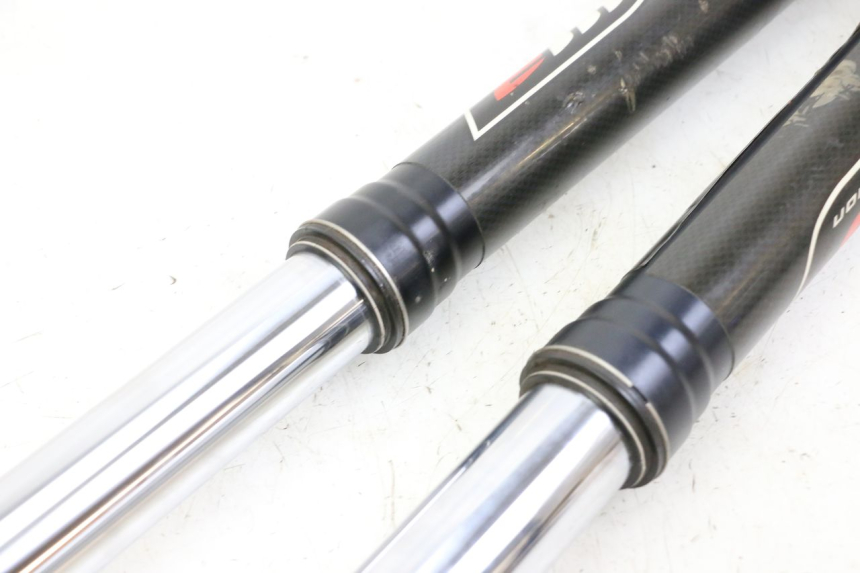 photo de FOURREAU FOURCHE KTM SUPERENDURO R 950 (2005 - 2009) - Vue rapprochée