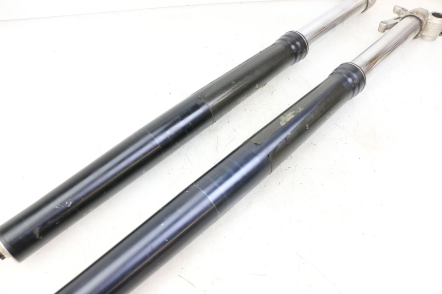 photo de FOURREAU FOURCHE KTM SUPERENDURO R 950 (2005 - 2009) - Gros plan technique