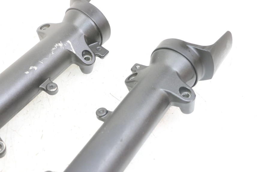 photo de FOURREAU FOURCHE SUZUKI GSX F GSXF 650 (2007 - 2015) - Points de fixation