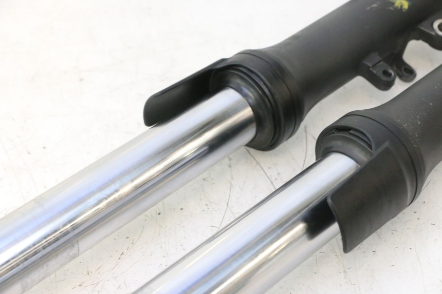 photo de FOURREAU FOURCHE YAMAHA TDM ABS 900 (2002 - 2014) - Gros plan technique