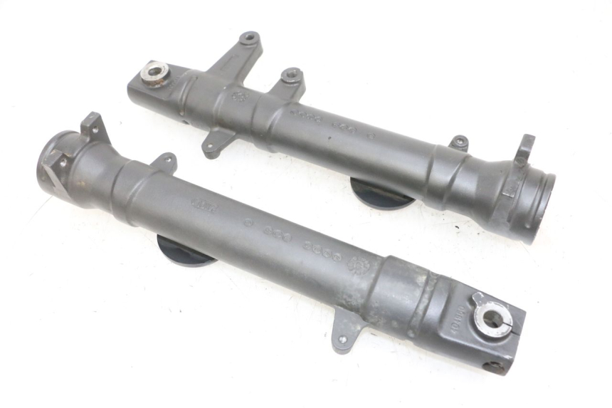 photo de FOURREAU FOURCHE YAMAHA TZR 50 (2008 - 2016) - Gros plan technique