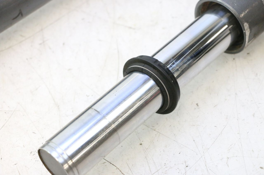 photo de FOURREAU FOURCHE YAMAHA XMAX X-MAX 125 (2006 - 2009) - Vue rapprochée