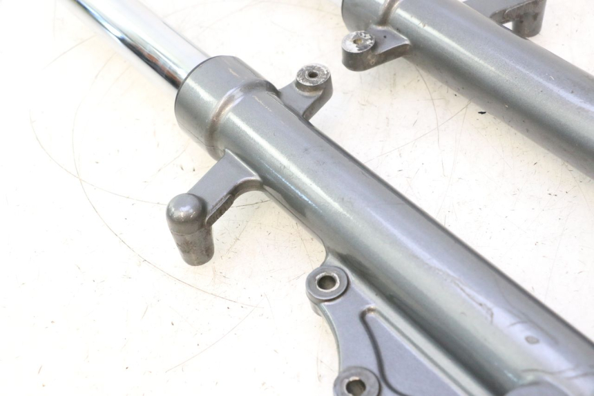 photo de FOURREAU FOURCHE YAMAHA XMAX X-MAX 125 (2006 - 2009) - Vue rapprochée