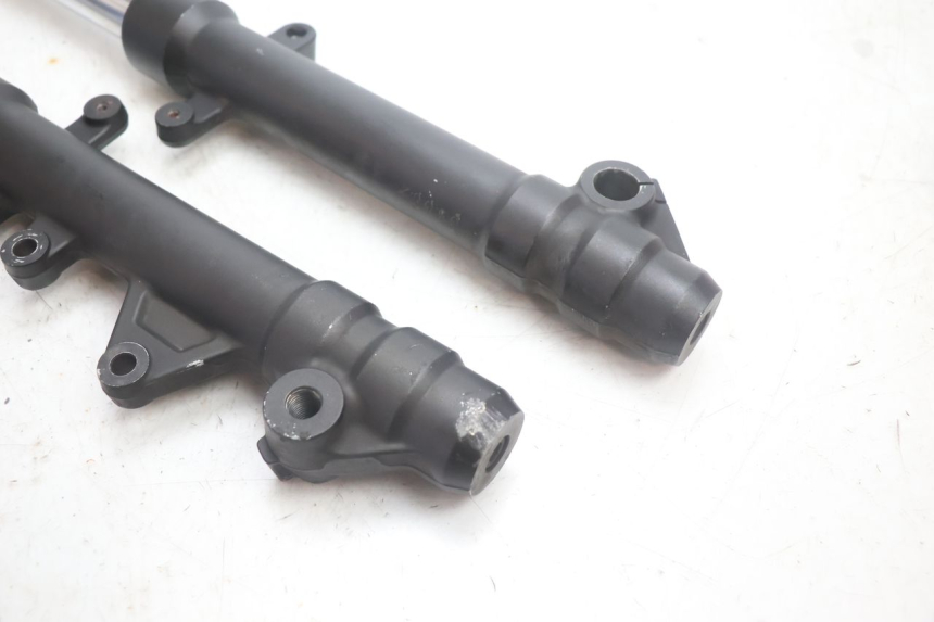 photo de FOURREAU FOURCHE YAMAHA X-MAX XMAX 125 (2010 - 2013) - Gros plan technique