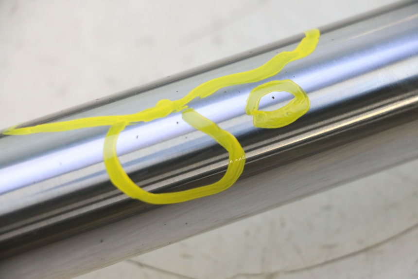 photo de FOURREAU FOURCHE HONDA XLV VARADERO 125 (2007 - 2012) - Détail de la pièce