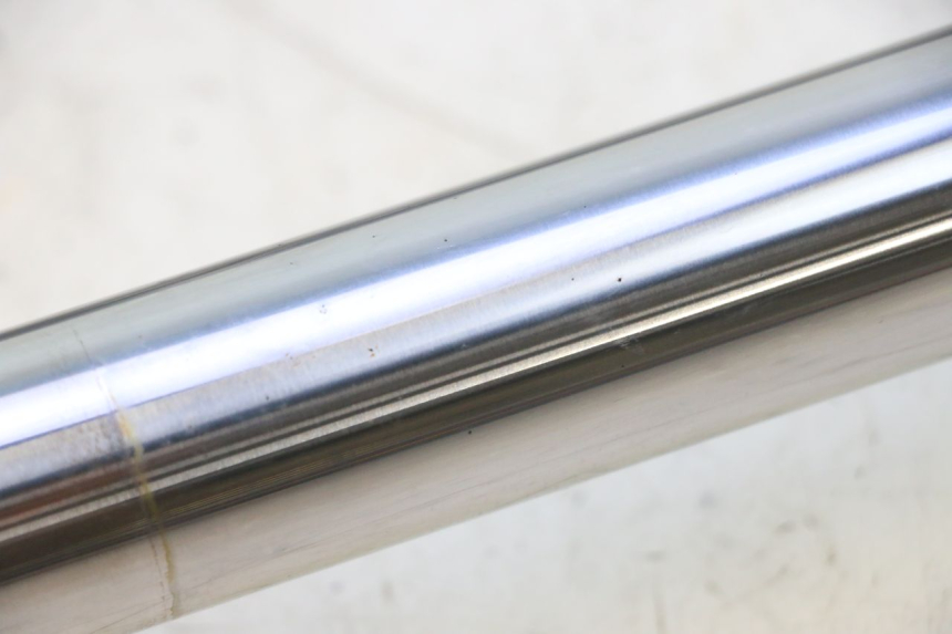 photo de FOURREAU FOURCHE HONDA XLV VARADERO 125 (2007 - 2012) - Gros plan technique
