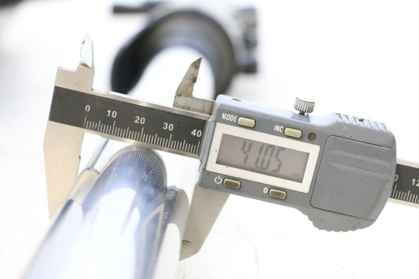 photo de FOURREAU FOURCHE YAMAHA XP T-MAX ABS 500 (2005 - 2005) - Zoom composants