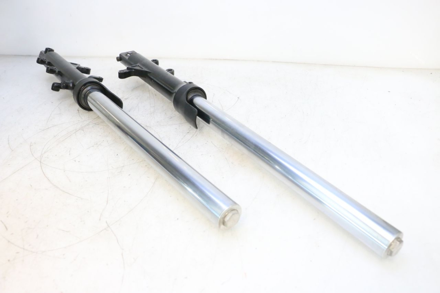 photo de FOURREAU FOURCHE YAMAHA XP T-MAX ABS 500 (2005 - 2005) - Autre angle de vue