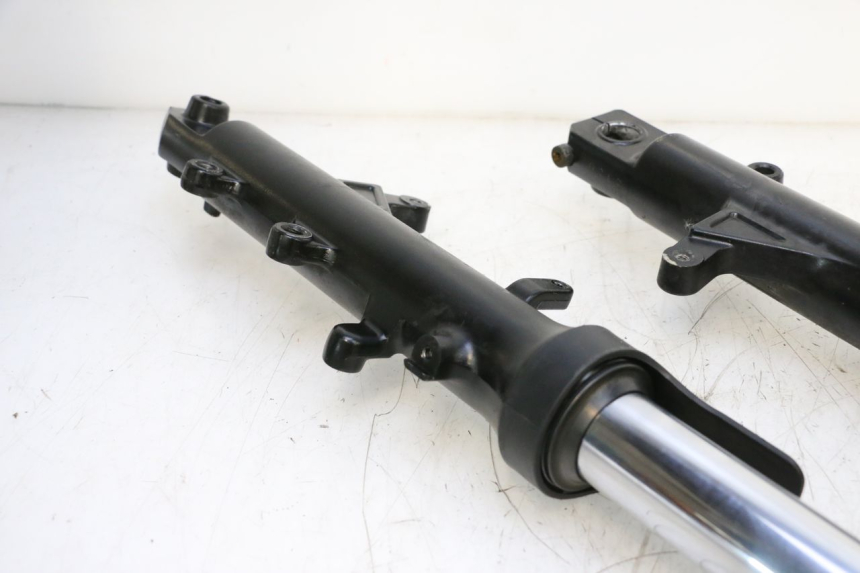 photo de FOURREAU FOURCHE YAMAHA XP T-MAX ABS 500 (2005 - 2005) - Gros plan technique