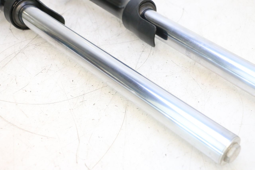 photo de FOURREAU FOURCHE YAMAHA XP T-MAX ABS 500 (2005 - 2005) - Vue d’ensemble