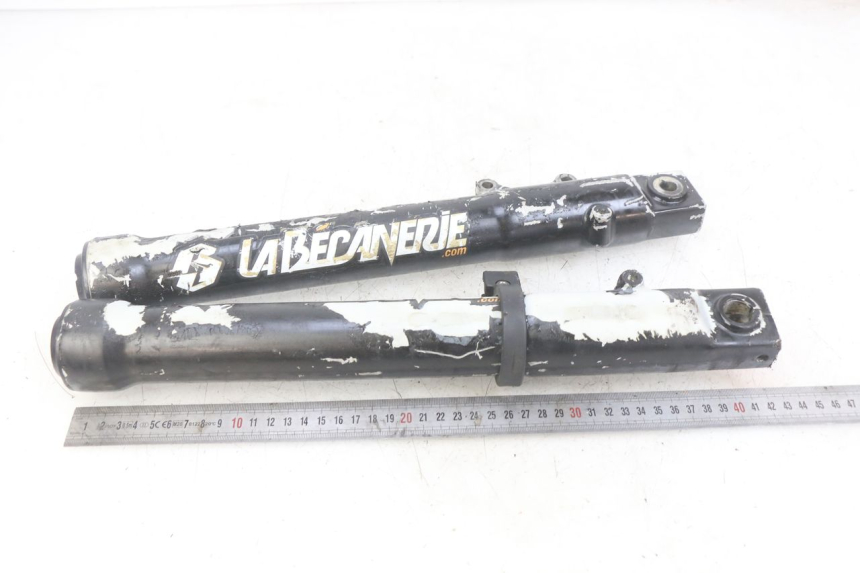 photo de FOURREAU FOURCHE PEUGEOT XP6 50 (2006 - 2011) - Autre angle de vue