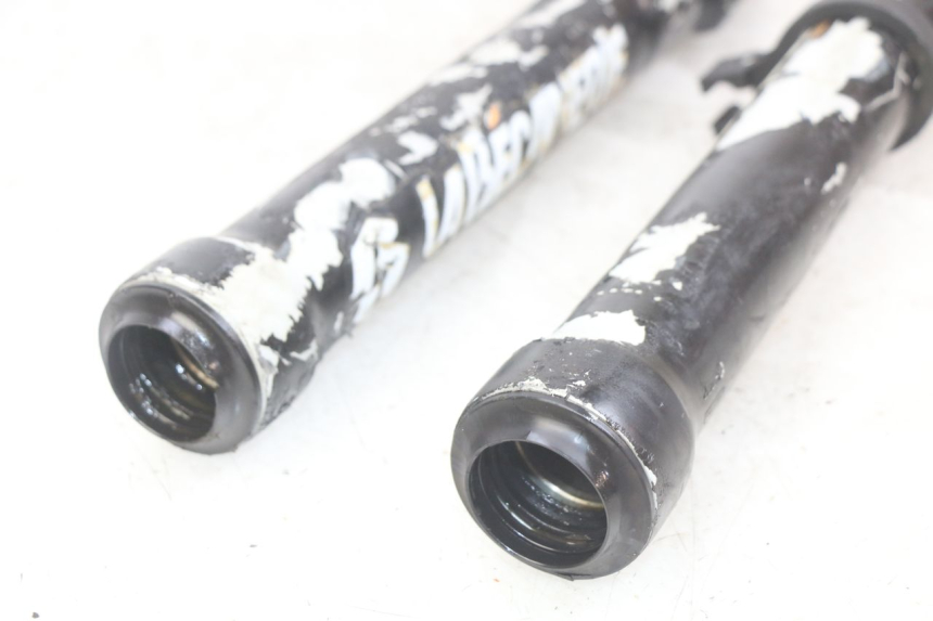 photo de FOURREAU FOURCHE PEUGEOT XP6 50 (2006 - 2011) - Gros plan technique