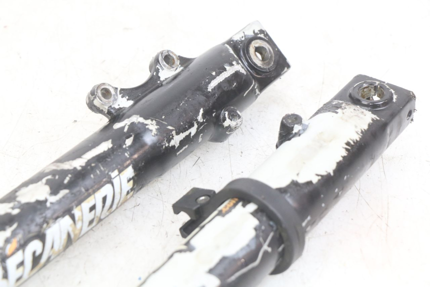 photo de FOURREAU FOURCHE PEUGEOT XP6 50 (2006 - 2011) - Points de fixation