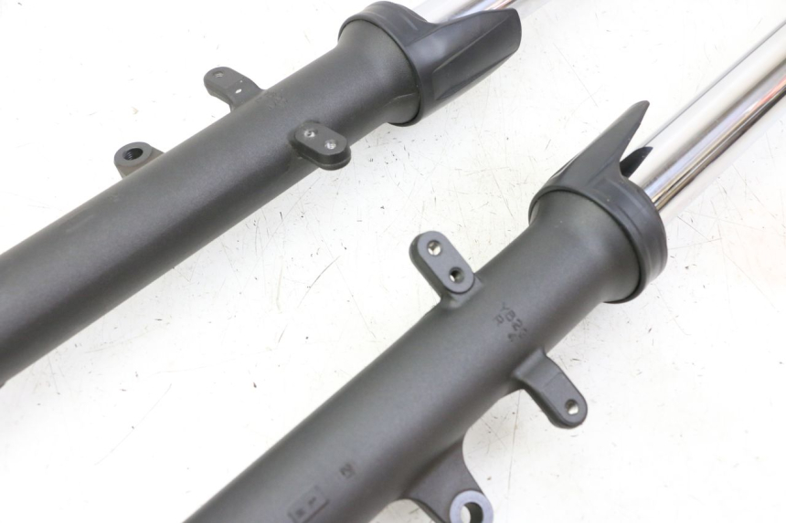 photo de FOURREAU FOURCHE YAMAHA TRACER 7 700 (2020 - 2024) - Gros plan technique