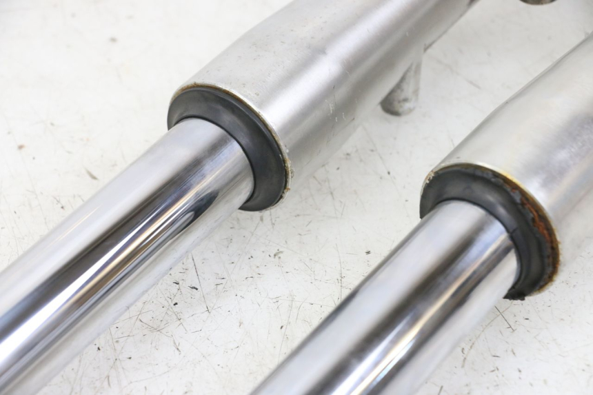 photo de FOURREAU FOURCHE YAMAHA XVS DRAG STAR DRAGSTAR 650 (1997 - 2007) - Zoom composants