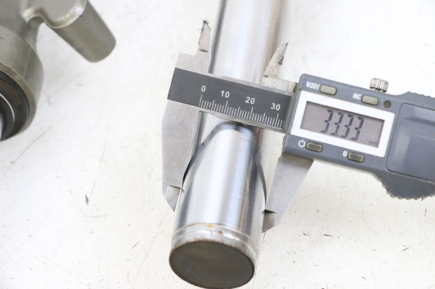 photo de FOURREAU FOURCHE YAMAHA YP MAJESTY 125 (2002 - 2006) - Détail de la pièce