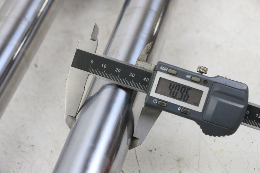 photo de FOURREAU FOURCHE KAWASAKI ZR 7 750 (1999 - 2004) - Zoom état d’usage