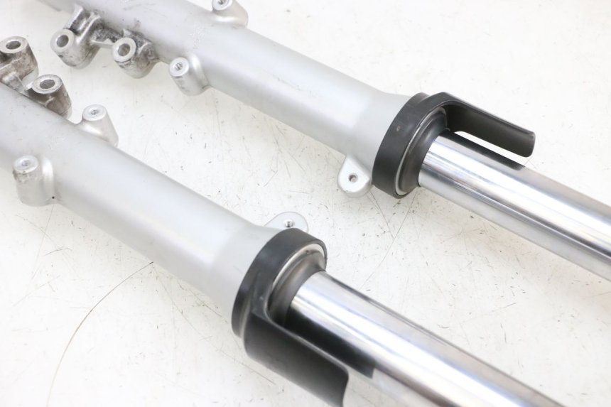 photo de FOURREAU FOURCHE KAWASAKI ZR 7 750 (1999 - 2004) - Gros plan technique