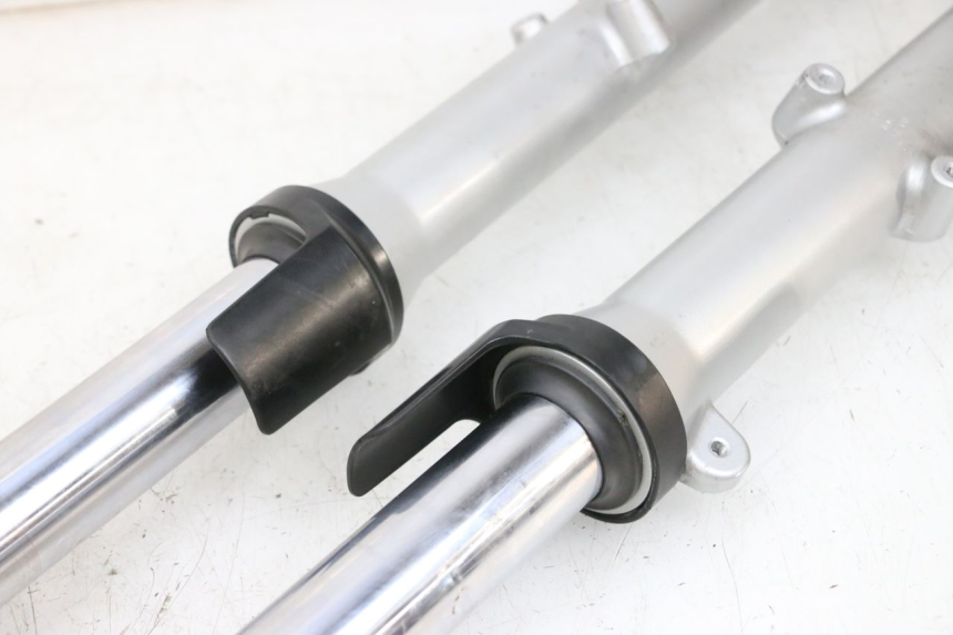 photo de FOURREAU FOURCHE KAWASAKI ZR 7 750 (1999 - 2004) - Marquages et références