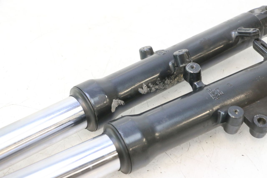 photo de FOURREAU FOURCHE KAWASAKI ZX-6R ZX6R 600 (2000 - 2002) - Points de fixation