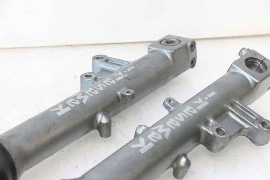 photo de FOURREAU FOURCHE KAWASAKI ZZR 600 (1995 - 2004) - Détails caractéristiques