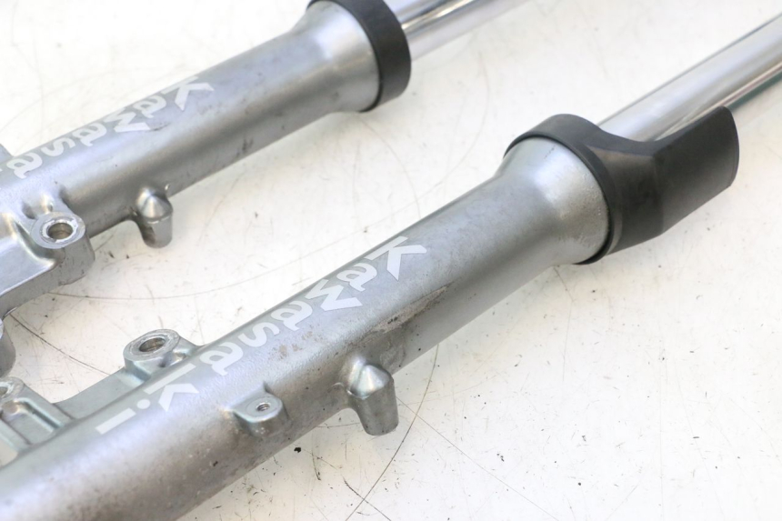 photo de FOURREAU FOURCHE KAWASAKI ZZR 600 (1995 - 2004) - Gros plan technique