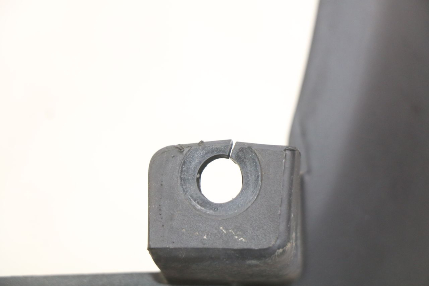 photo de GARDE BOUE ARRIERE KYMCO AGILITY 16+ 4T 50 (2018 - 2023) - Gros plan technique