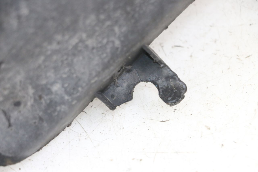 photo de GARDE BOUE ARRIERE KYMCO AGILITY 4T 50 (2005 - 2018) - Gros plan technique